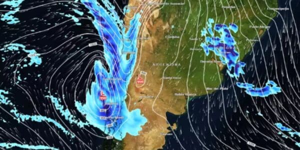 Sistema frontal combina lluvias extremas, marejadas y mareas de sicigia en la costa chilena