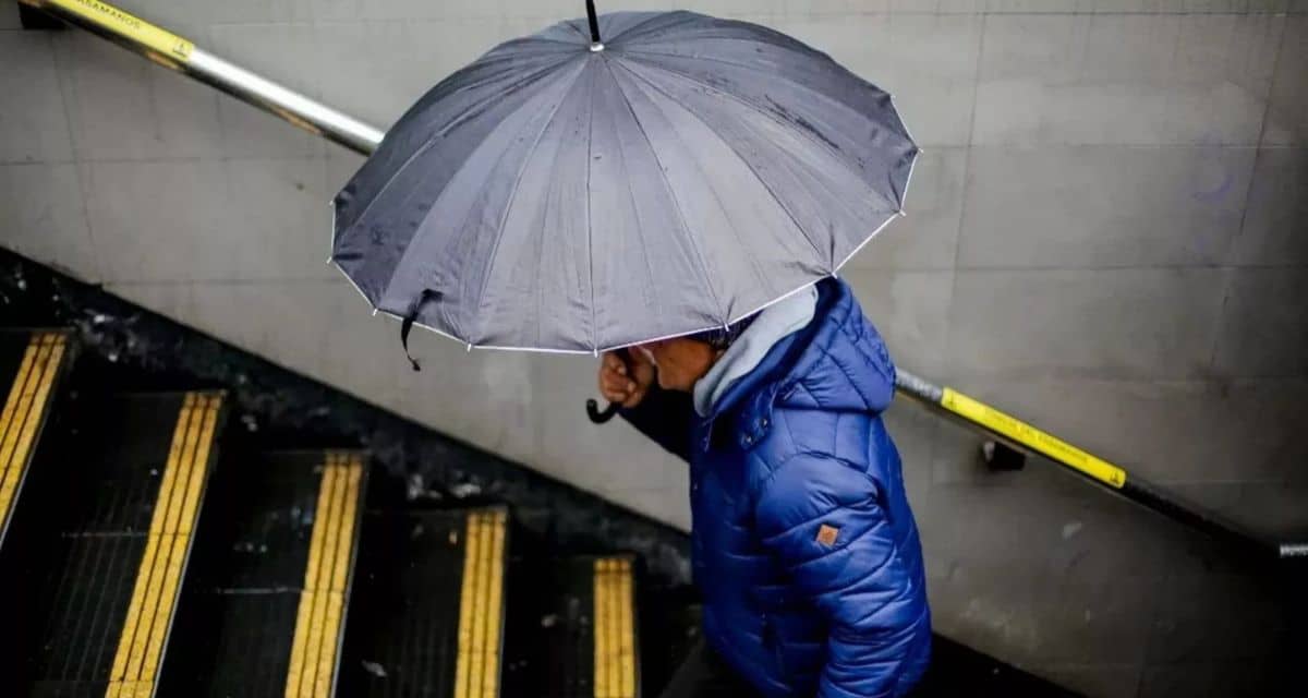 Sistema frontal en Chile avanza con fuertes lluvias y ráfagas cercanas a 100 km/h en el centro-sur