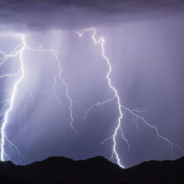 Tormentas eléctricas pronosticadas por la DMC para cuatro regiones de Chile