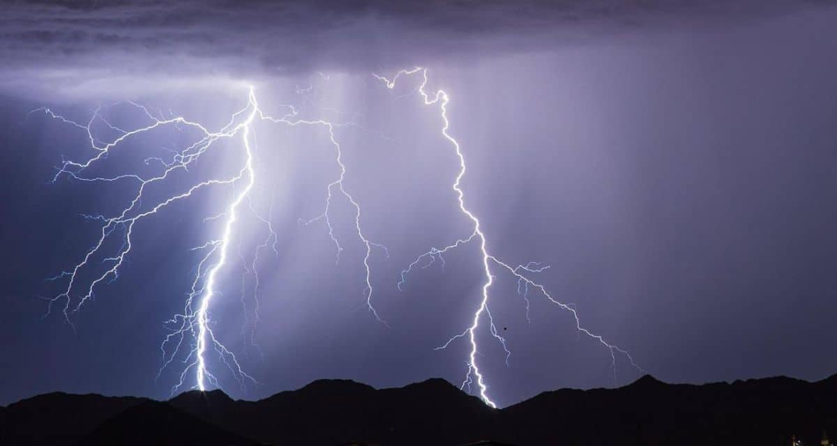 Tormentas eléctricas pronosticadas por la DMC para cuatro regiones de Chile