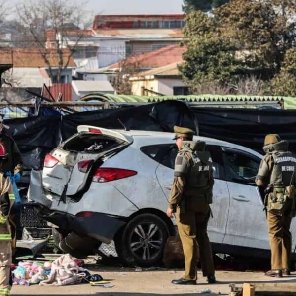 Equipos de emergencia trabajan tras la tragedia en Viña del Mar que provocó la muerte de seis personas