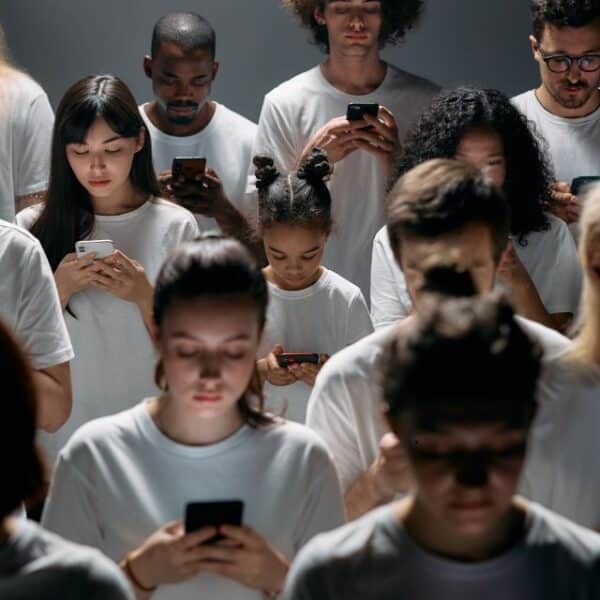 Zero posting describe a personas que usan redes sociales sin publicar contenido