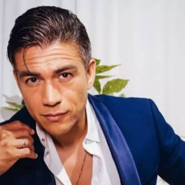 Américo reaparece cantando en Bolivia y sorprende a sus seguidores con su renovada apariencia