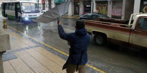 Aviso por viento emitido por Meteorología ante rachas de hasta 80 km/h en siete regiones de Chile