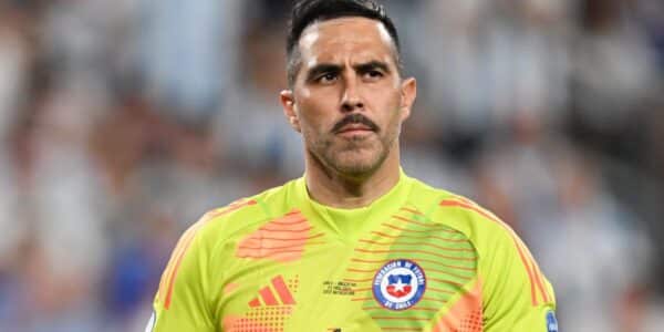 Claudio Bravo confiesa su deseo de aportar a la Roja ante un eventual arribo de Manuel Pellegrini