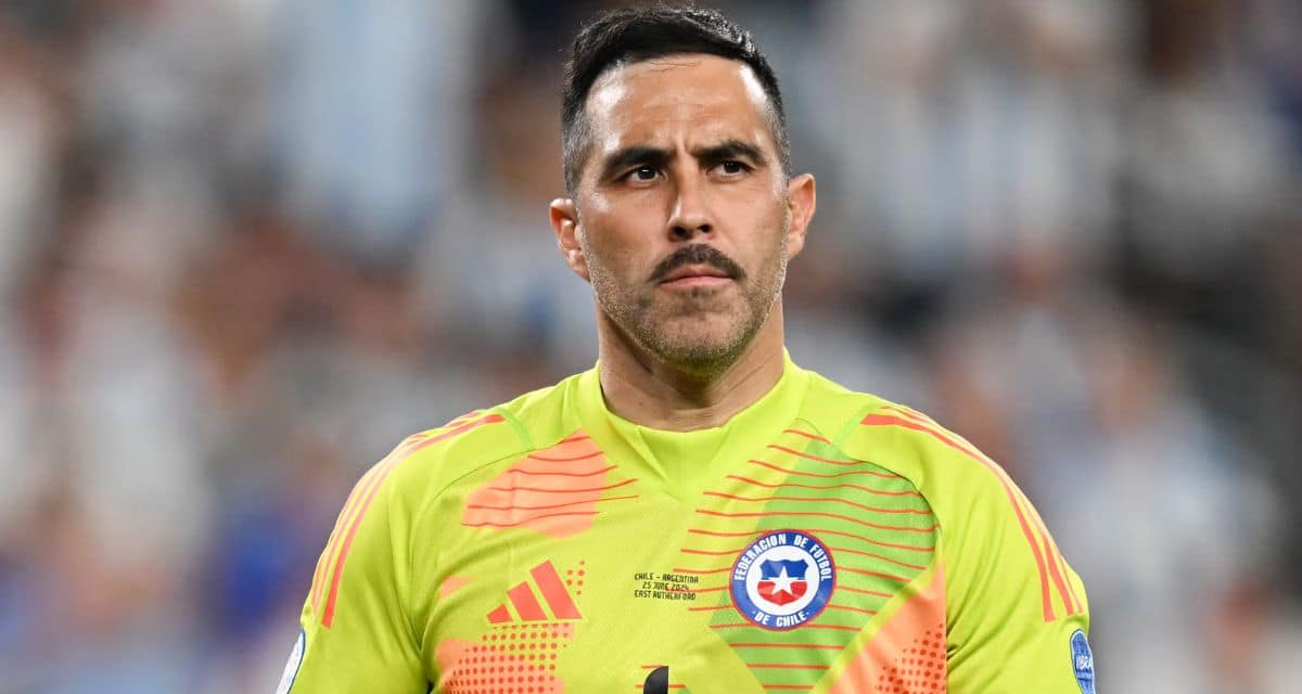 Claudio Bravo confiesa su deseo de aportar a la Roja ante un eventual arribo de Manuel Pellegrini