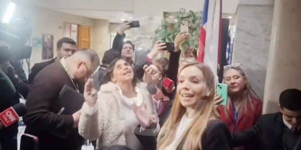 Cruce entre Camila Flores y Fabiola Campillai durante una discusión política en el Congreso Nacional
