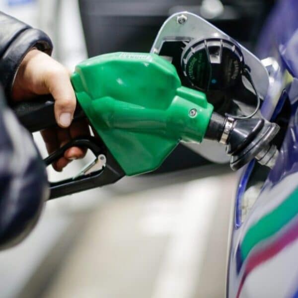 Descuentos en bencina agosto 2026 con tarjetas y aplicaciones de Copec, Shell y Aramco