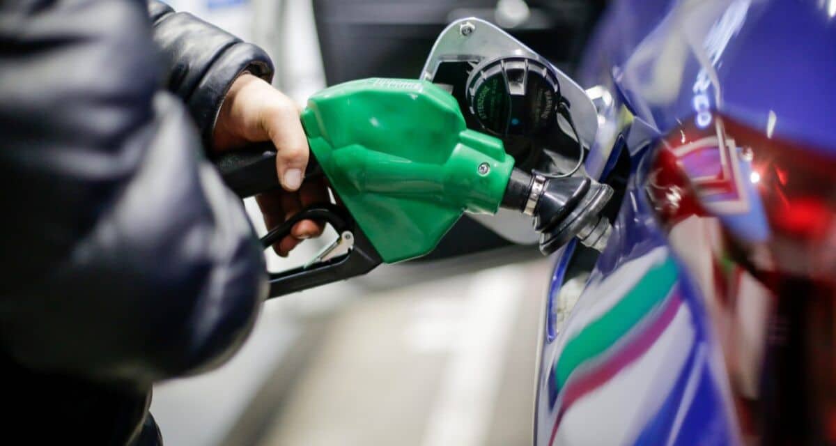 Descuentos en bencina agosto 2026 con tarjetas y aplicaciones de Copec, Shell y Aramco