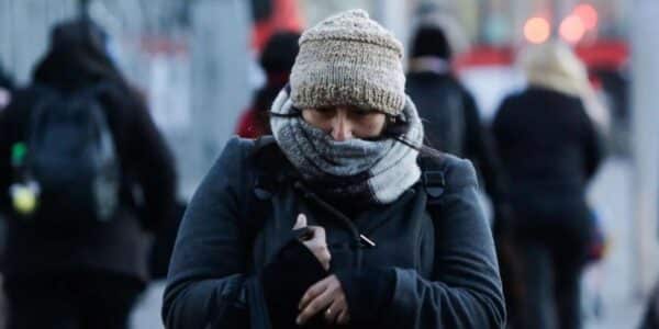 Frío en Santiago provoca heladas y mínimas bajo cero en sectores precordilleranos de la Región Metropolitana