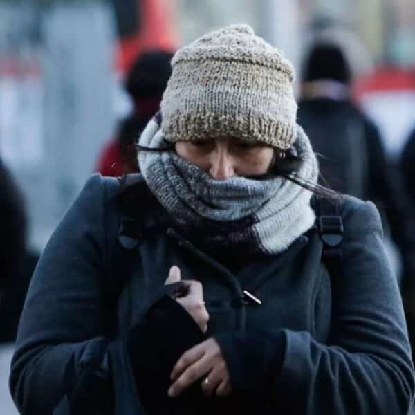 Frío en Santiago provoca heladas y mínimas bajo cero en sectores precordilleranos de la Región Metropolitana
