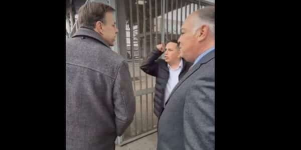 Matías Toledo y Germán Codina durante una controversia por la seguridad de Puente Alto