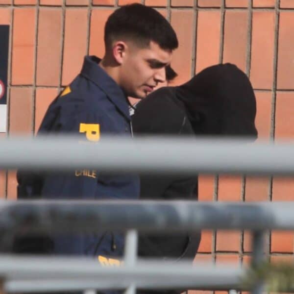 Robo de celular en colegio permitió iniciar investigación que terminó con dos adultos detenidos por la PDI