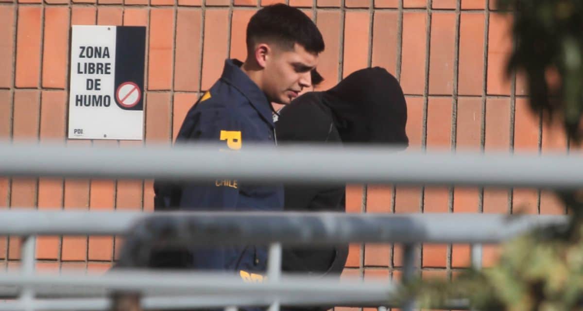 Robo de celular en colegio permitió iniciar investigación que terminó con dos adultos detenidos por la PDI