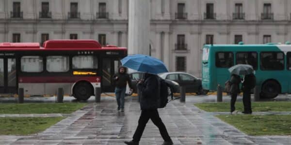 Se acerca la lluvia a Santiago.
