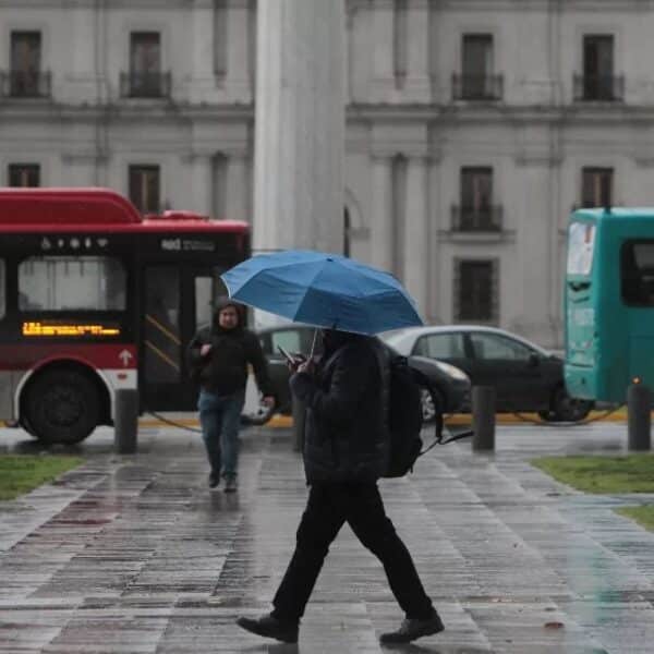 Se acerca la lluvia a Santiago.