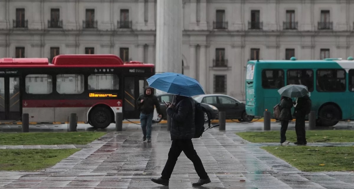 Se acerca la lluvia a Santiago.