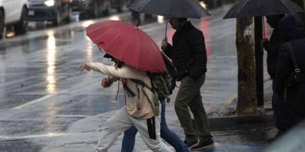 Sistema frontal en Chile con los horarios peak de lluvia desde La Araucanía hasta la Región de Valparaíso