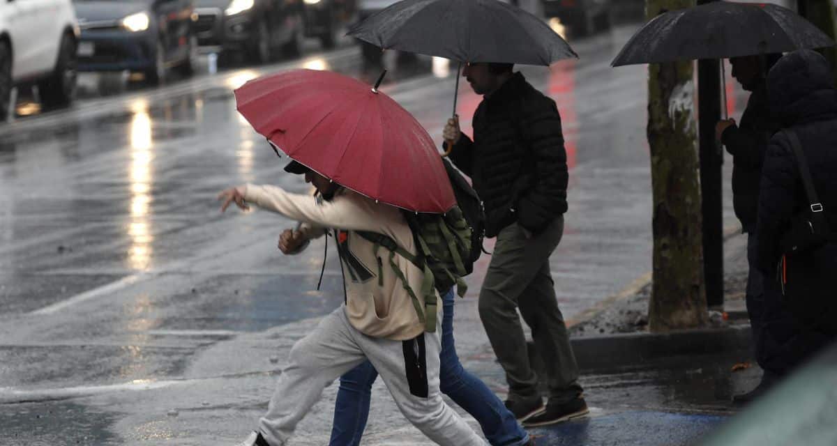 Sistema frontal en Chile con los horarios peak de lluvia desde La Araucanía hasta la Región de Valparaíso