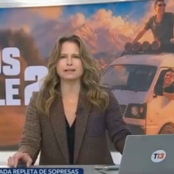 Soledad Onetto realiza una divertida salida de libreto durante la emisión de Teletrece Central