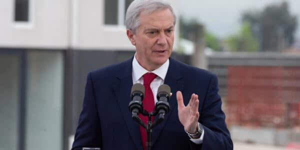 Encuesta Criteria muestra la aprobación del Presidente José Antonio Kast en 33% a fines de agosto de 2026