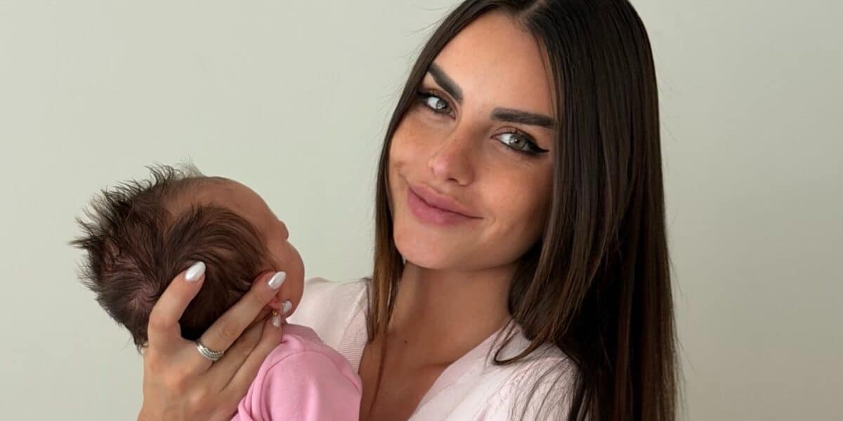 Emilia Dides y salud de su hija Mía compartiendo un mensaje en redes sociales