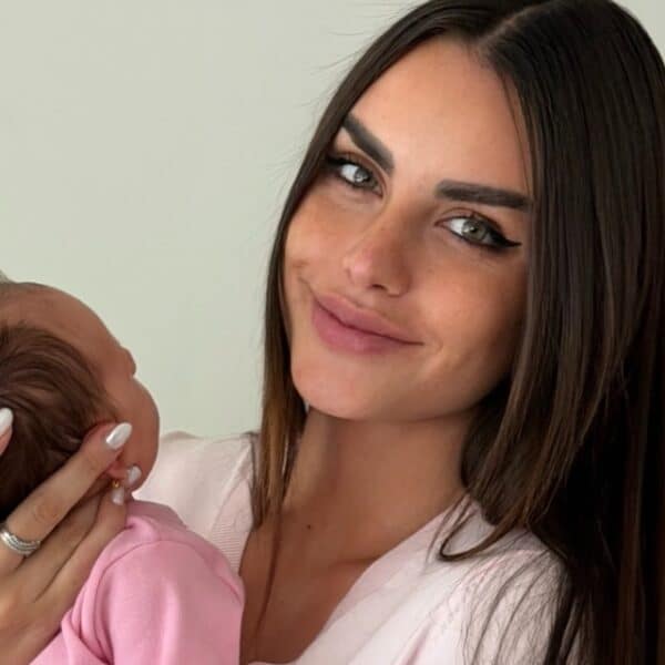Emilia Dides y salud de su hija Mía compartiendo un mensaje en redes sociales
