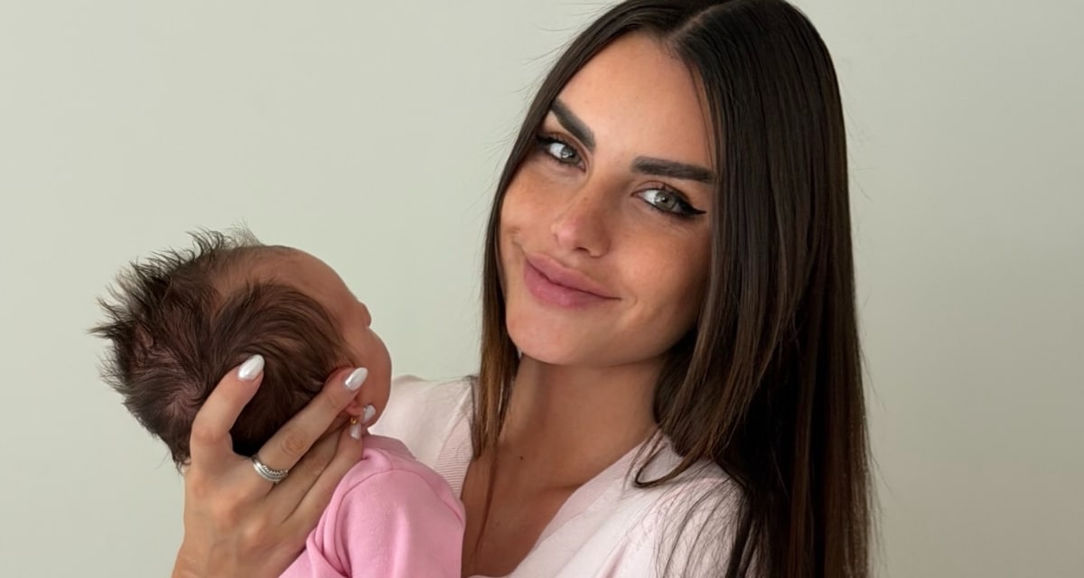 Emilia Dides y salud de su hija Mía compartiendo un mensaje en redes sociales