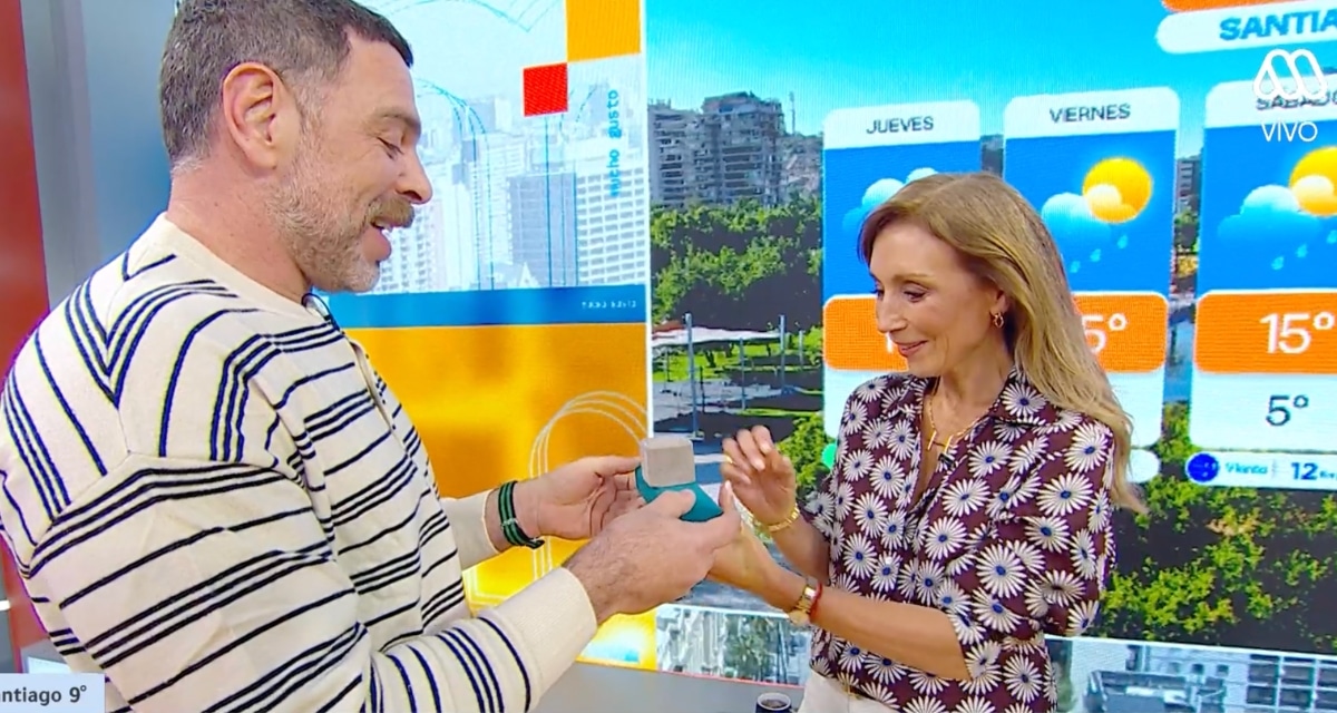 Karen Doggenweiler recibiendo emocionada los exclusivos regalos de cumpleaños de José Antonio Neme en el matinal.
