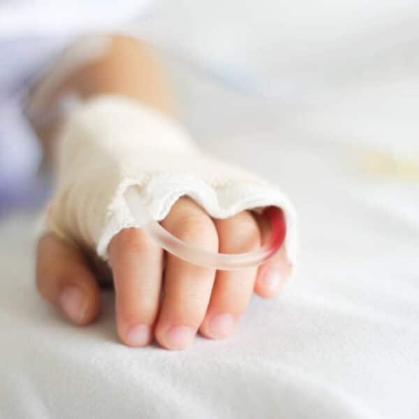 Niño de 5 años fue hospitalizado en Viña del Mar con presencia de cocaína en su organismo y su padre quedó detenido