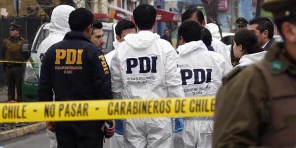 Peritajes de la PDI tras parricidio en San Joaquín en Vicuña Mackenna