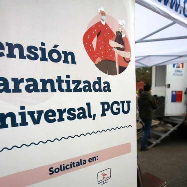 Diputados republicanos proponen entregar la Pensión Garantizada Universal de forma automática