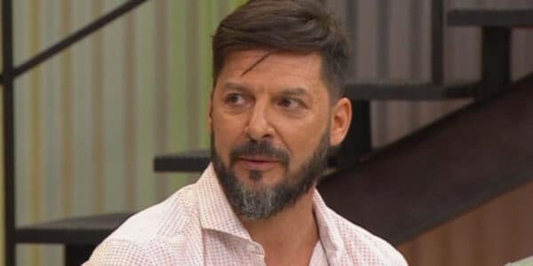 Rafael Cavada fue citado a una reunión con la jefatura de Chilevisión tras ser sacado del aire en el noticiero del sábado