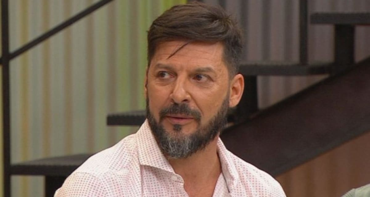 Rafael Cavada fue citado a una reunión con la jefatura de Chilevisión tras ser sacado del aire en el noticiero del sábado