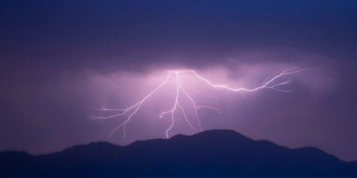 Aviso por tormentas eléctricas en 9 regiones de Chile hasta el jueves