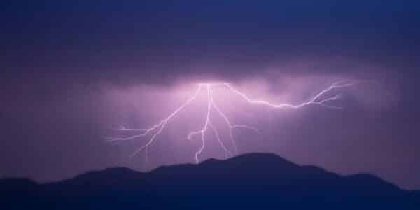 Aviso por tormentas eléctricas en 9 regiones de Chile hasta el jueves