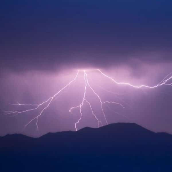 Aviso por tormentas eléctricas en 9 regiones de Chile hasta el jueves