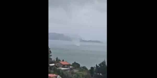 Tromba marina registrada en la costa de Tomé, región del Biobío