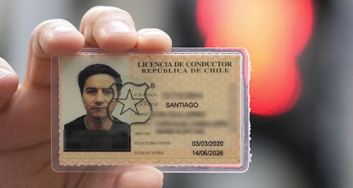 La Resolución Exenta 1194 de Conaset contempla 38 patologías que pueden llevar a rechazar, acortar o condicionar la licencia de conducir en Chile