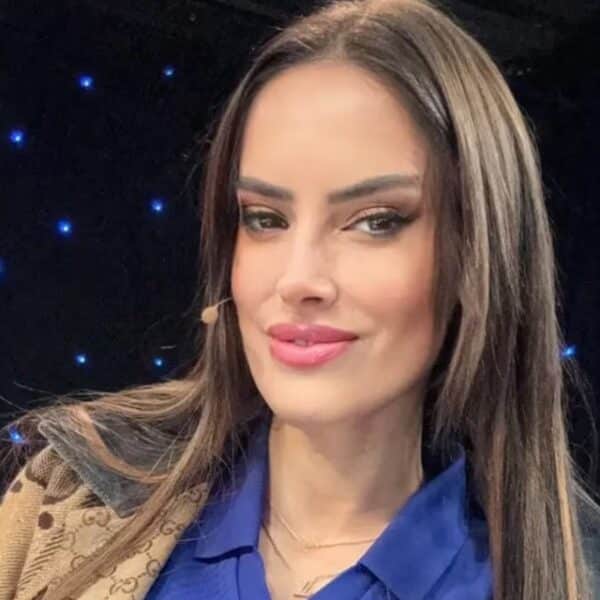 Adriana Barrientos fue despedida de Zona Latina tras denuncia por Ley Karin y conflicto con Javier Fernández; Paula Escobar la reemplazará en Zona de Estrellas.