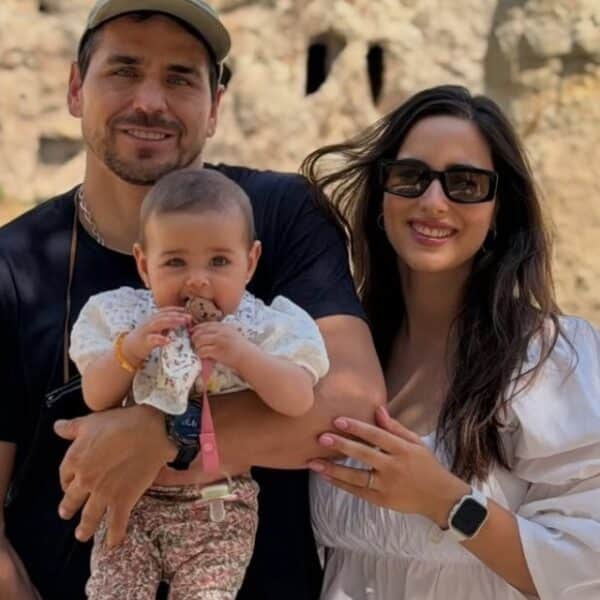 Alanna, la hija de Pangal Andrade y Melina Noto, enamoró en Instagram con su look de "chinita" en la sesión de fotos de sus primeras Fiestas Patrias