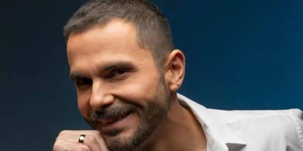 Álvaro Ballero sorprendió con una íntima foto junto a su nueva pareja, la veterinaria Valentina Schnitzer, acompañada de una romántica declaración y con los comentarios limitados