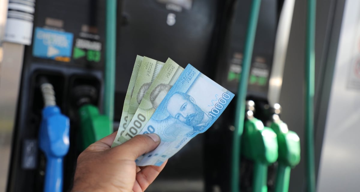 Millones de automovilistas chilenos enfrentarán un duro golpe al bolsillo debido a una inminente y fuerte alza en el precio de las bencinas y el diésel proyectada para la semana previa a las Fiestas Patrias.