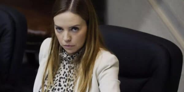 Corte de Valparaíso acoge amparo de Camila Flores y fija límites a la Fiscalía en la causa "cuota Flores"