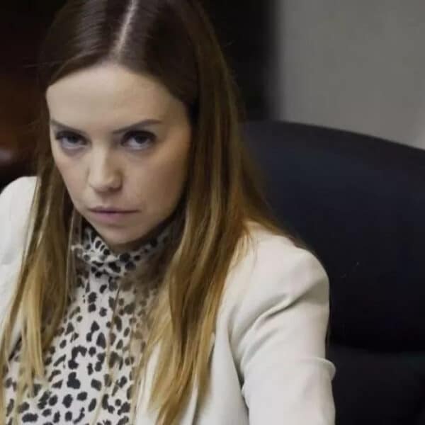 Corte de Valparaíso acoge amparo de Camila Flores y fija límites a la Fiscalía en la causa "cuota Flores"