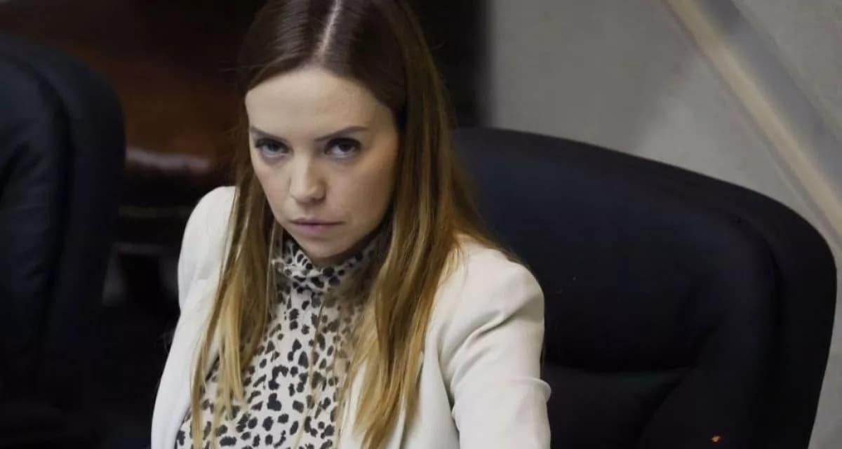 Corte de Valparaíso acoge amparo de Camila Flores y fija límites a la Fiscalía en la causa "cuota Flores"