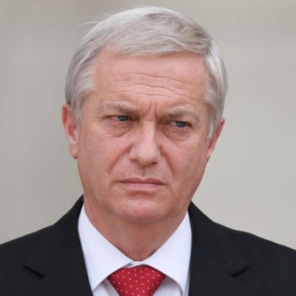 La aprobación de José Antonio Kast cayó a 34% en la encuesta Cadem, su nivel más bajo desde marzo, golpeada por la economía