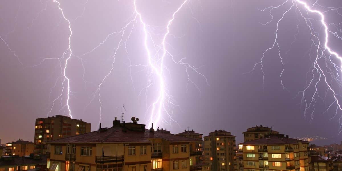 La Dirección Meteorológica de Chile actualizó su aviso por probables tormentas eléctricas para este viernes 18 de septiembre en sectores de Coquimbo, Valparaíso, Metropolitana y O'Higgins