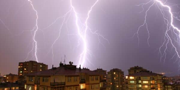 La Dirección Meteorológica de Chile actualizó su aviso por probables tormentas eléctricas para este viernes 18 de septiembre en sectores de Coquimbo, Valparaíso, Metropolitana y O'Higgins