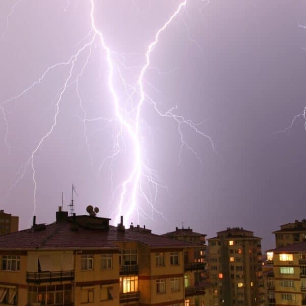 La Dirección Meteorológica de Chile actualizó su aviso por probables tormentas eléctricas para este viernes 18 de septiembre en sectores de Coquimbo, Valparaíso, Metropolitana y O'Higgins